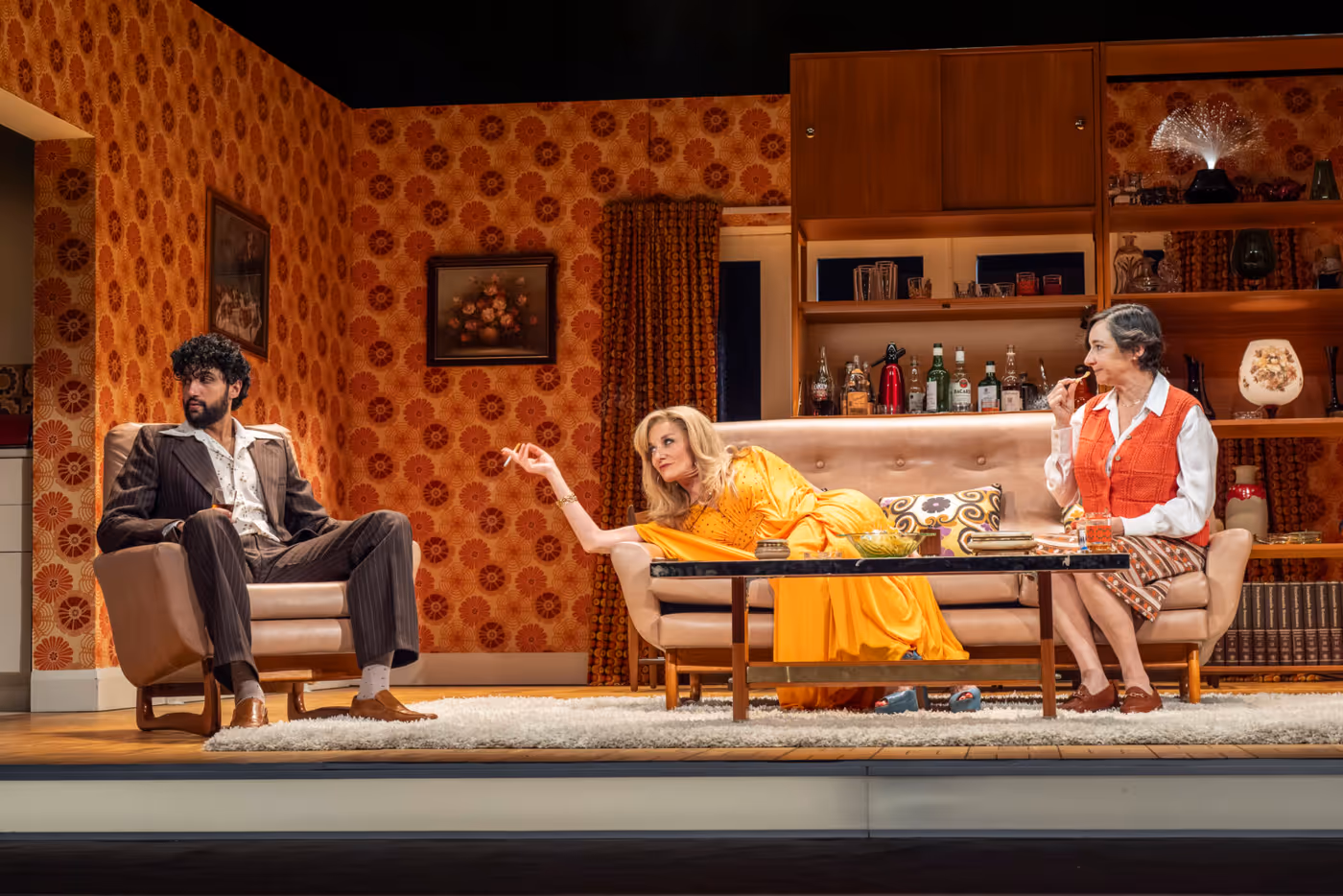 Photos: First Look At ABIGAIL'S PARTY At Theatre Royal Bath Image