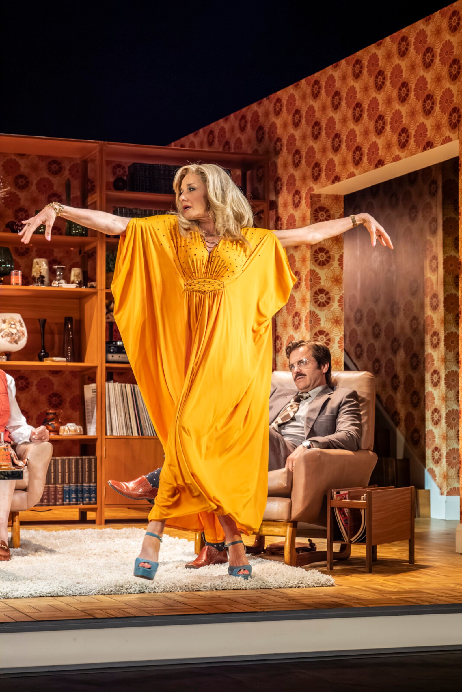 Photos: First Look At ABIGAIL'S PARTY At Theatre Royal Bath — photo 4 of 9