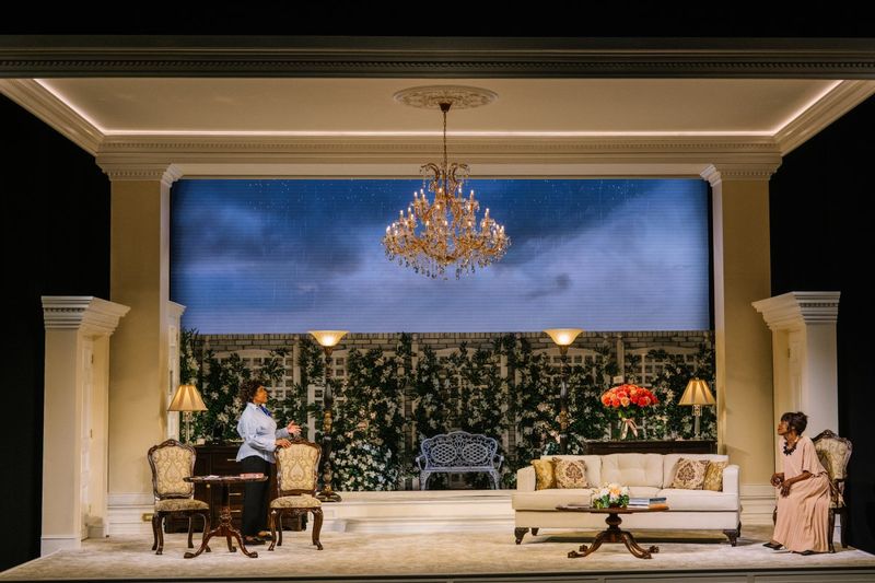 Review: ANGRY, RAUCOUS AND SHAMELESSLY GORGEOUS at Geffen Playhouse Image