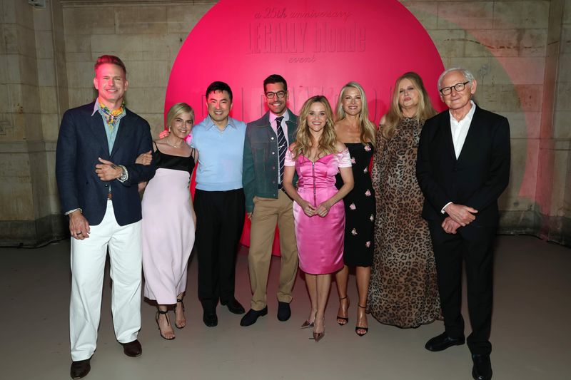 Photos: Reese Witherspoon, Victor Garber & More LEGALLY BLONDE Stars Reunite for Anniversary Event — photo 13 of 39