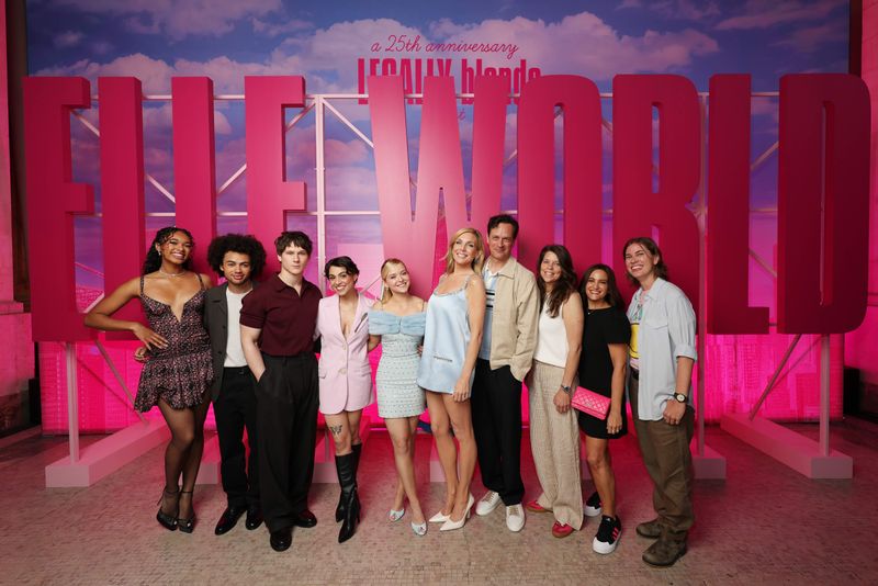 Photos: Reese Witherspoon, Victor Garber & More LEGALLY BLONDE Stars Reunite for Anniversary Event — photo 39 of 39