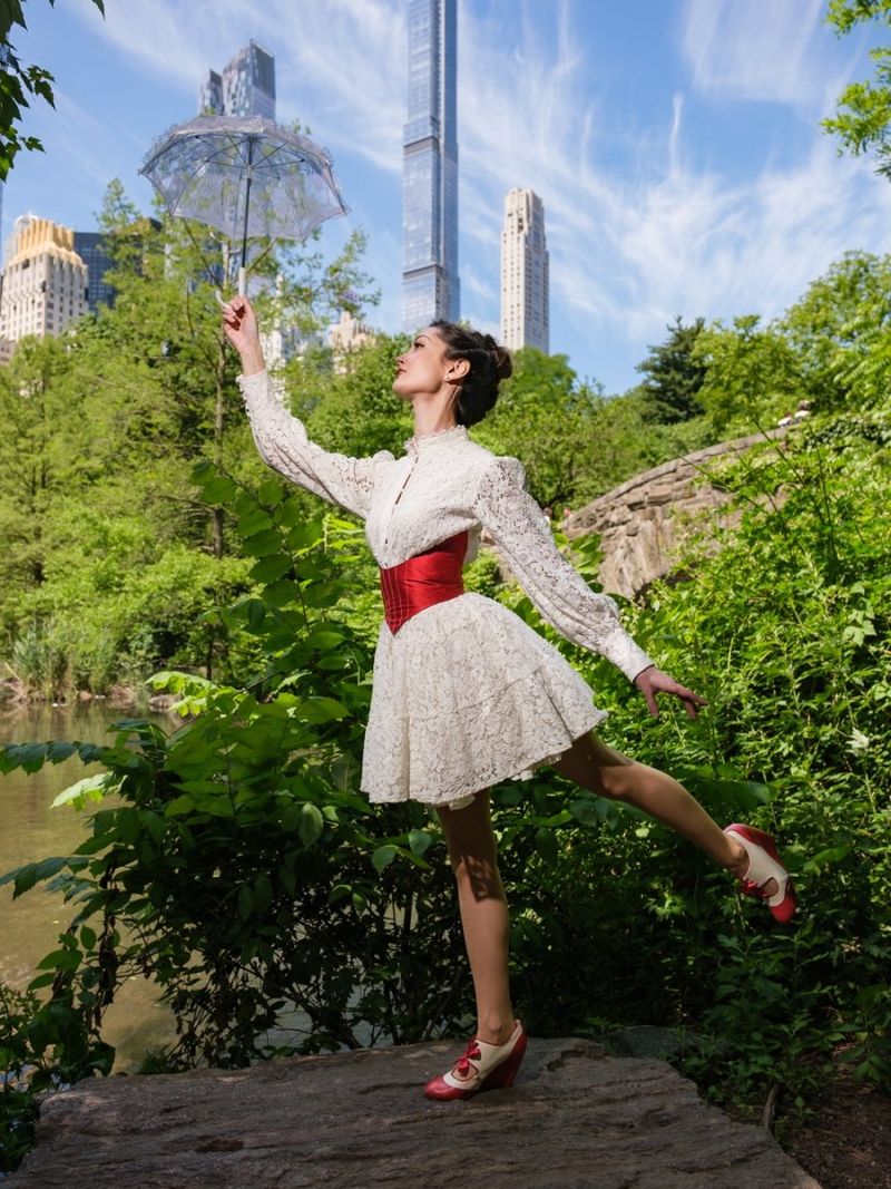 Interview: Annika Low of MARY POPPINS at Dutch Apple Dinner Theatre Image