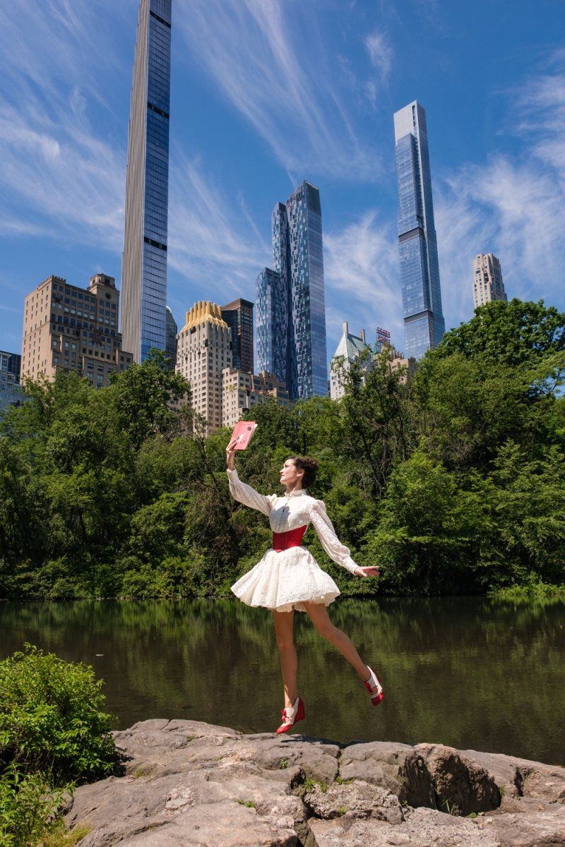 Interview: Annika Low of MARY POPPINS at Dutch Apple Dinner Theatre Image