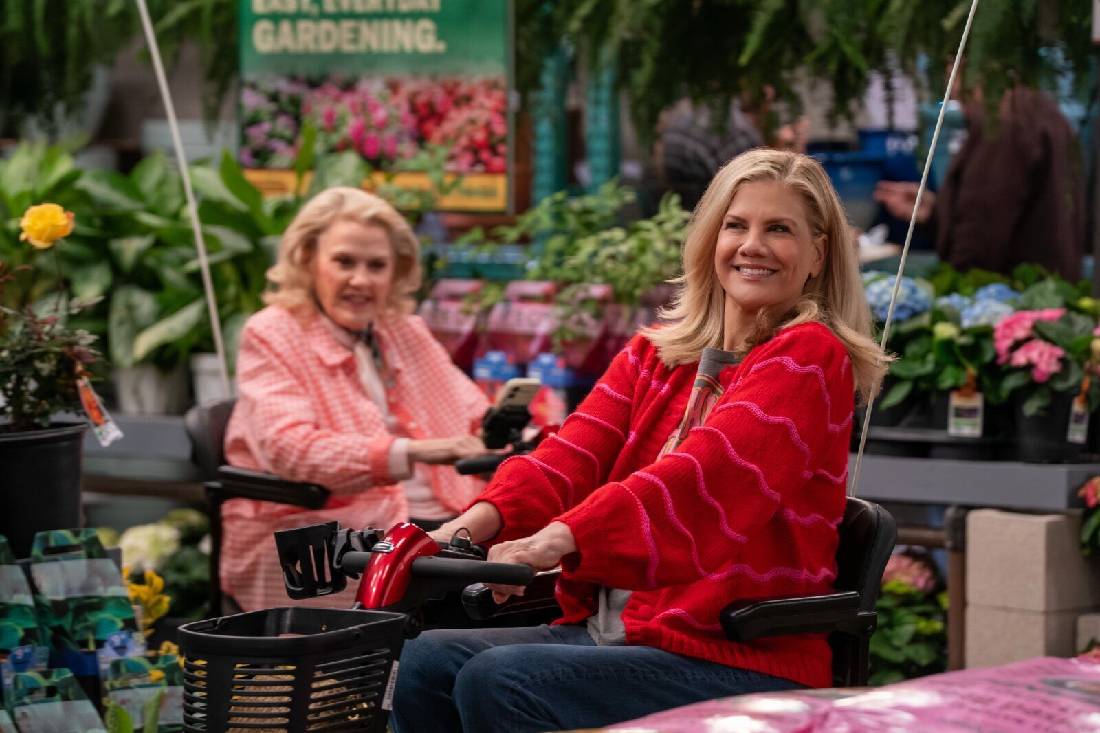 Photos: Tyne Daly to Guest Star in LEANNE Season 2; First Look at New Season Image