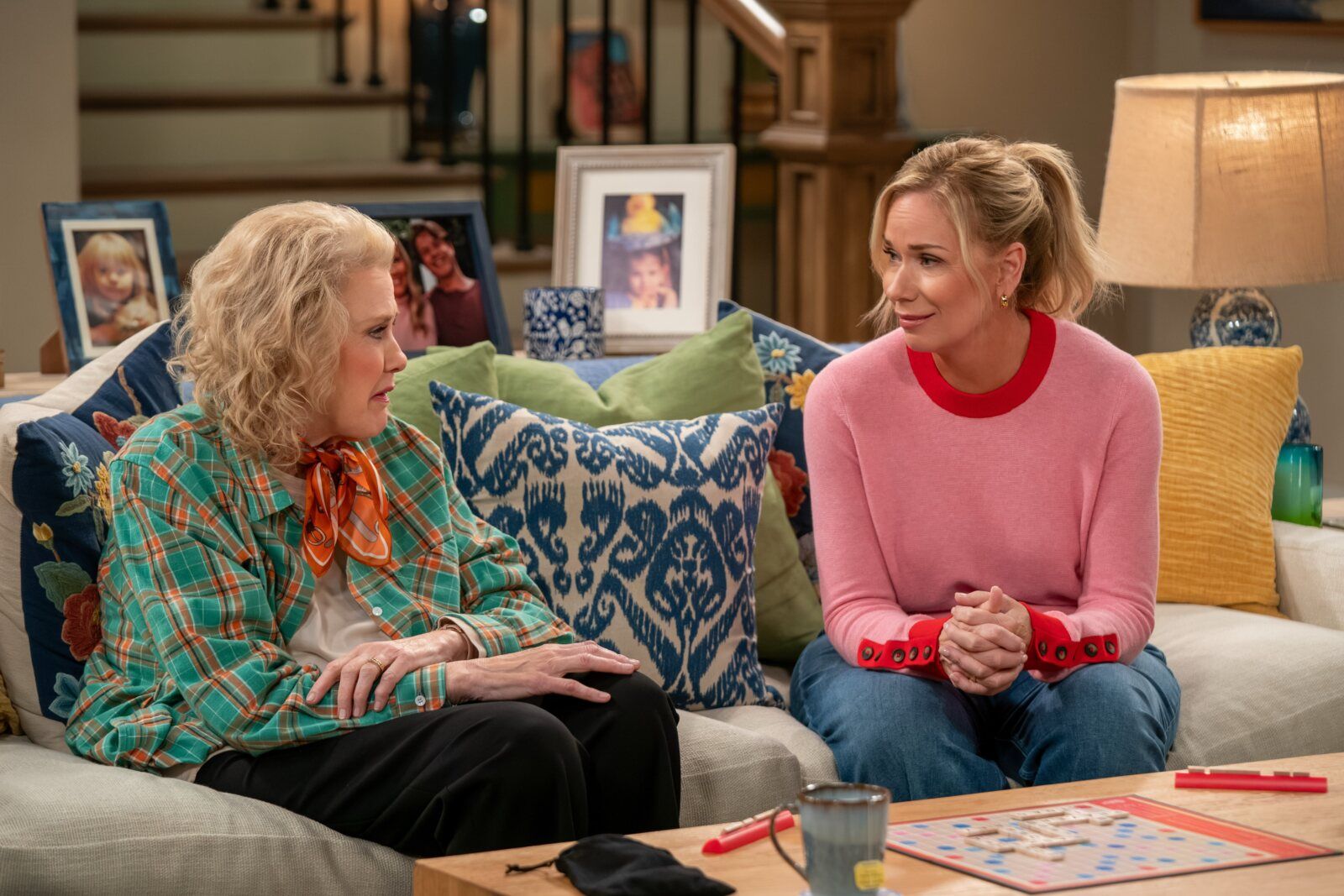 Photos: Tyne Daly to Guest Star in LEANNE Season 2; First Look at New Season Image