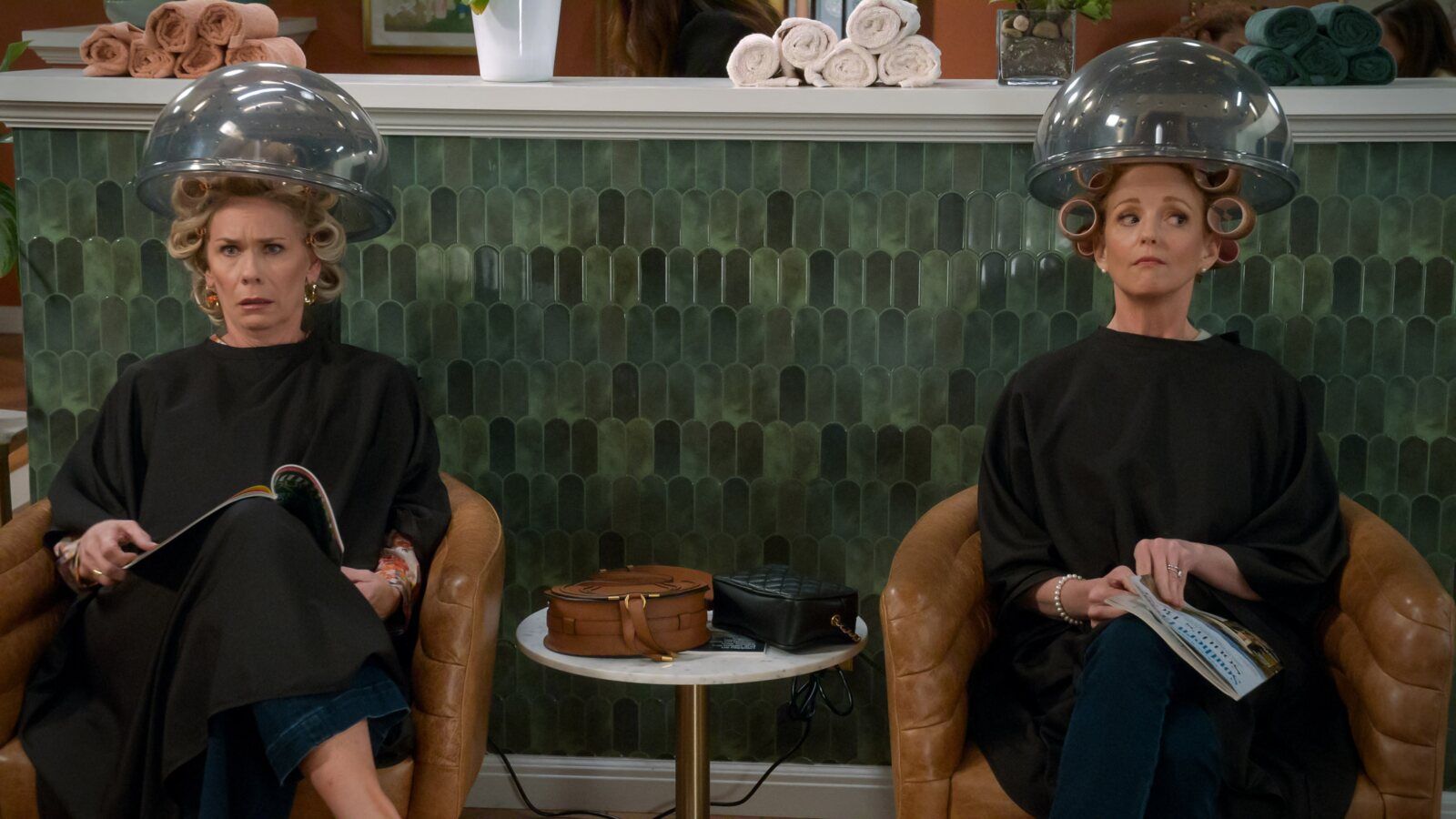 Photos: Tyne Daly to Guest Star in LEANNE Season 2; First Look at New Season Image