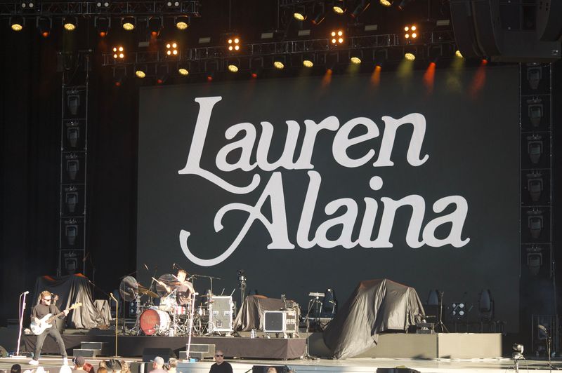 Photo Coverage: Austin Williams and Lauren Alaina @Acrisure Amphitheater June 26th, 2026 — photo 10 of 33