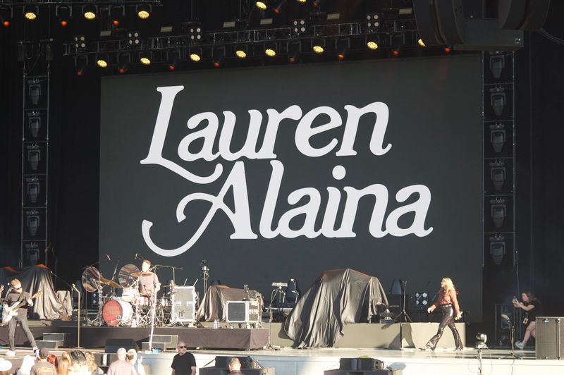 Photo Coverage: Austin Williams and Lauren Alaina @Acrisure Amphitheater June 26th, 2026 — photo 11 of 33
