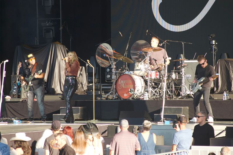 Photo Coverage: Austin Williams and Lauren Alaina @Acrisure Amphitheater June 26th, 2026 — photo 20 of 33