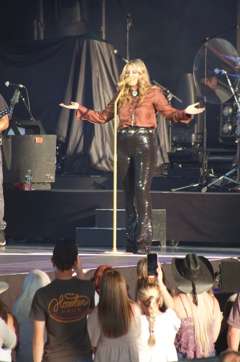 Photo Coverage: Austin Williams and Lauren Alaina @Acrisure Amphitheater June 26th, 2026 — photo 25 of 33