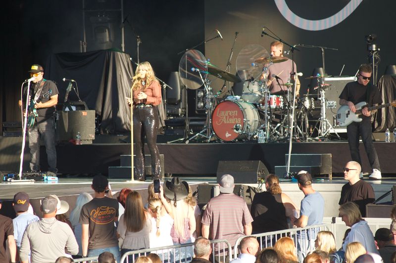 Photo Coverage: Austin Williams and Lauren Alaina @Acrisure Amphitheater June 26th, 2026 — photo 26 of 33