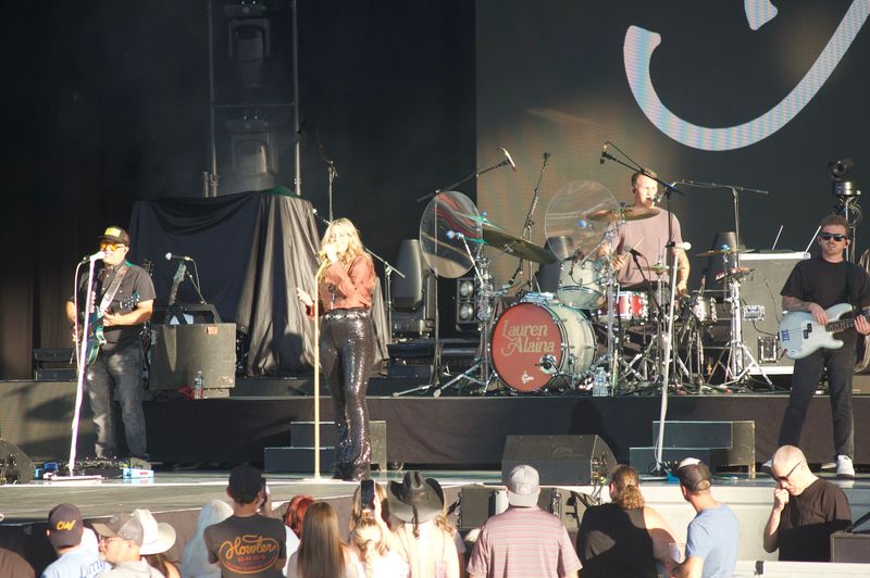 Photo Coverage: Austin Williams and Lauren Alaina @Acrisure Amphitheater June 26th, 2026 — photo 27 of 33