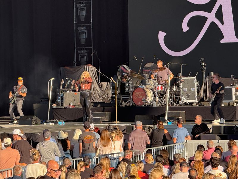 Photo Coverage: Austin Williams and Lauren Alaina @Acrisure Amphitheater June 26th, 2026 — photo 17 of 33