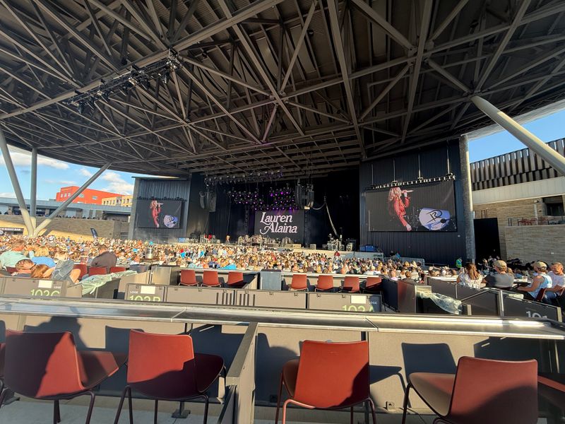 Photo Coverage: Austin Williams and Lauren Alaina @Acrisure Amphitheater June 26th, 2026 — photo 16 of 33