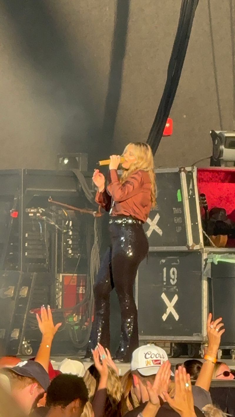 Photo Coverage: Austin Williams and Lauren Alaina @Acrisure Amphitheater June 26th, 2026 — photo 29 of 33