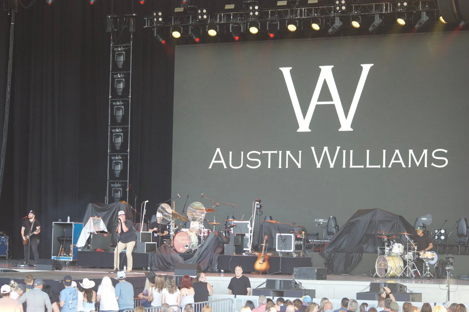 Photo Coverage: Austin Williams and Lauren Alaina @Acrisure Amphitheater June 26th, 2026 Image