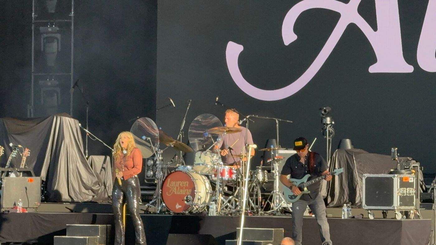 Photo Coverage: Austin Williams and Lauren Alaina @Acrisure Amphitheater June 26th, 2026 Image