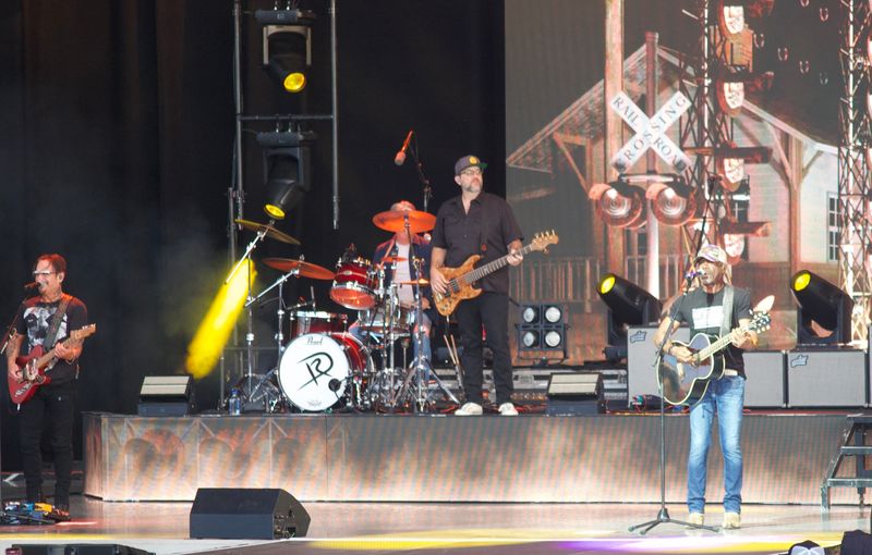 Photo Coverage: Darius Rucker @Acrisure Amphitheater June 26th, 2026 — photo 11 of 29