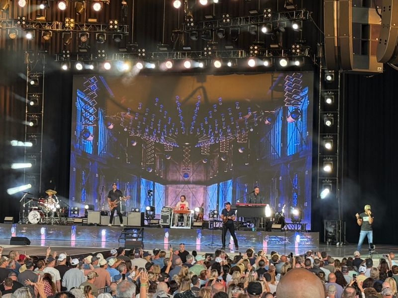 Photo Coverage: Darius Rucker @Acrisure Amphitheater June 26th, 2026 — photo 3 of 29