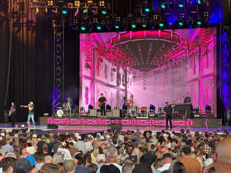 Photo Coverage: Darius Rucker @Acrisure Amphitheater June 26th, 2026 — photo 4 of 29