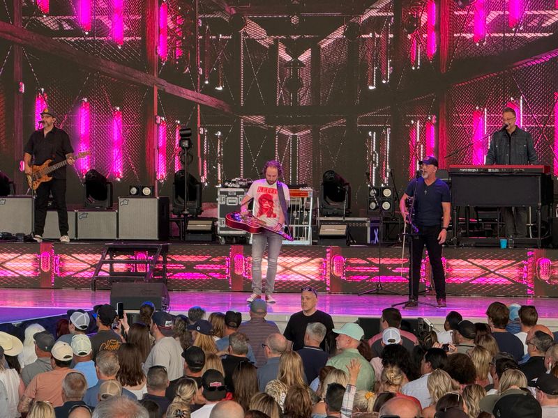 Photo Coverage: Darius Rucker @Acrisure Amphitheater June 26th, 2026 — photo 7 of 29