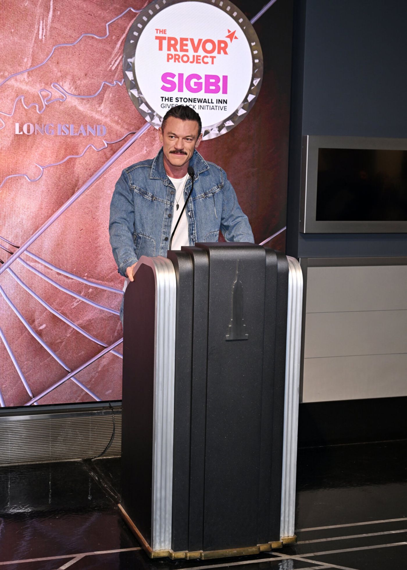 Photos: THE ROCKY HORROR SHOW Star Luke Evans Lights a Rainbow Empire State Building for NYC Pride Image