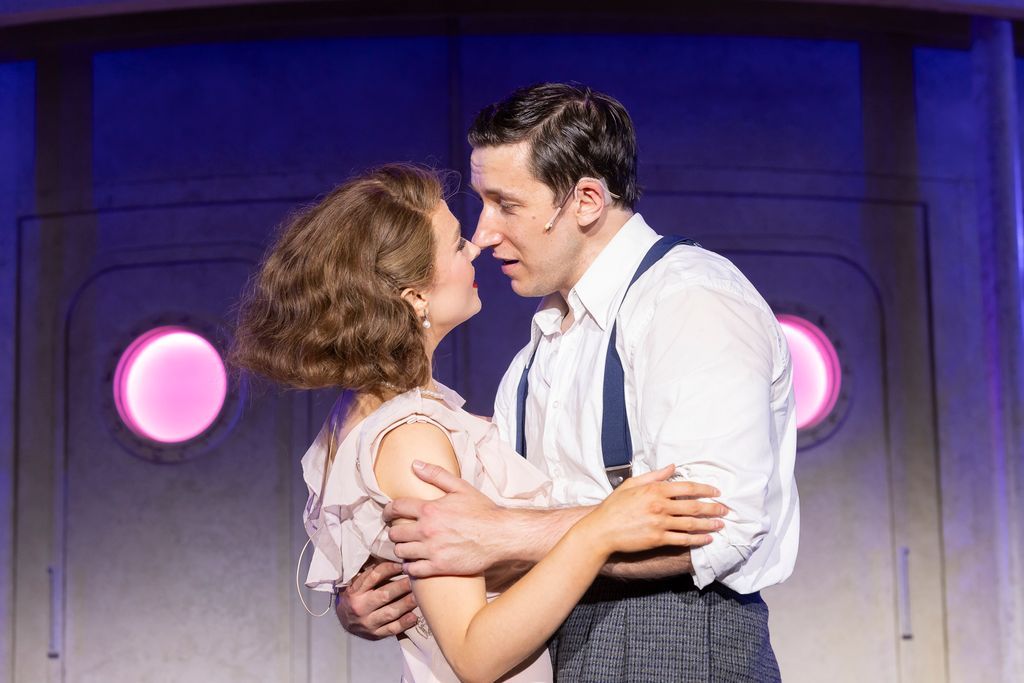 Review: ANYTHING GOES, Kilworth House Theatre Image