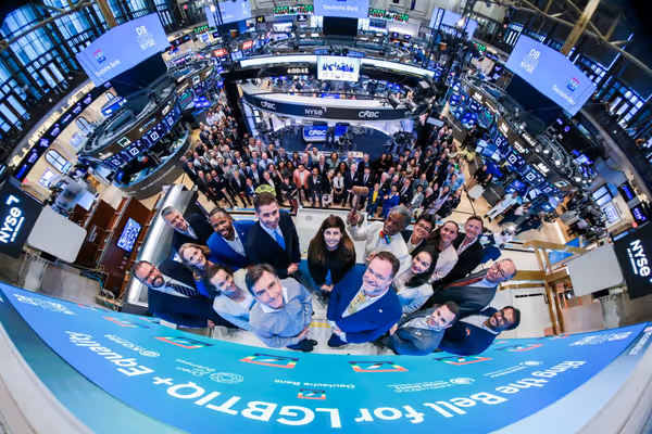 André De Shields rings the New York Stock Exchange Closing Bell Photo
