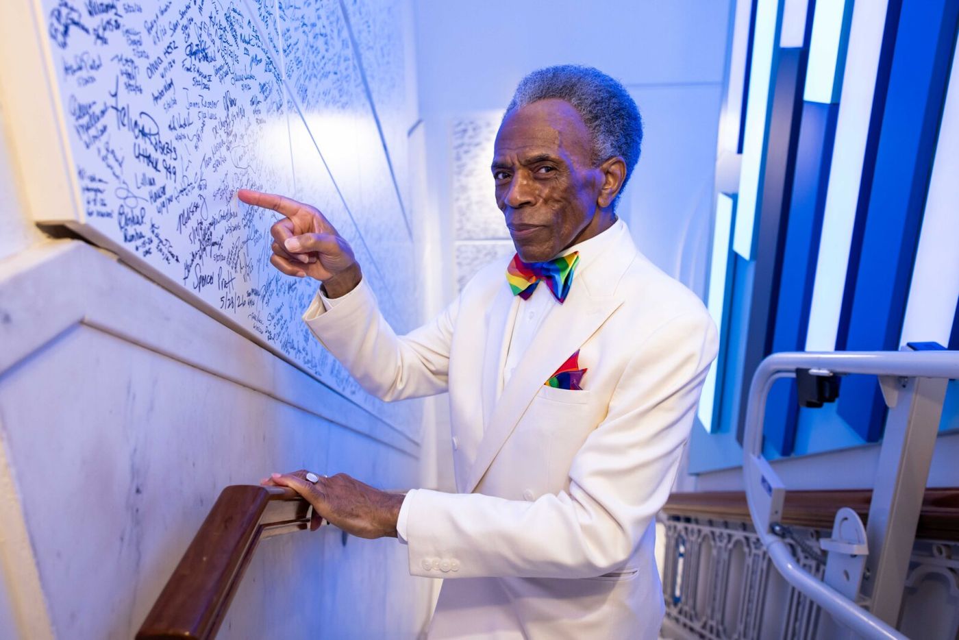 Photos: André De Shields Rings New York Stock Exchange Closing Bell Image