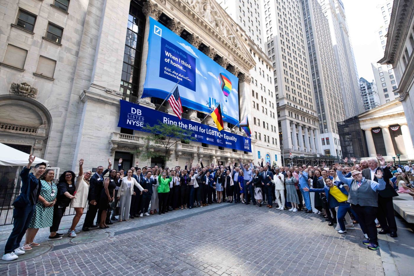 Photos: André De Shields Rings New York Stock Exchange Closing Bell Image