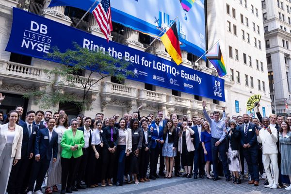 André De Shields rings the New York Stock Exchange Closing Bell Photo