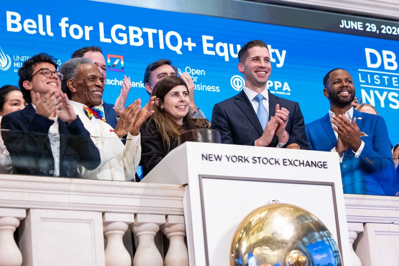 Photos: André De Shields Rings New York Stock Exchange Closing Bell Image
