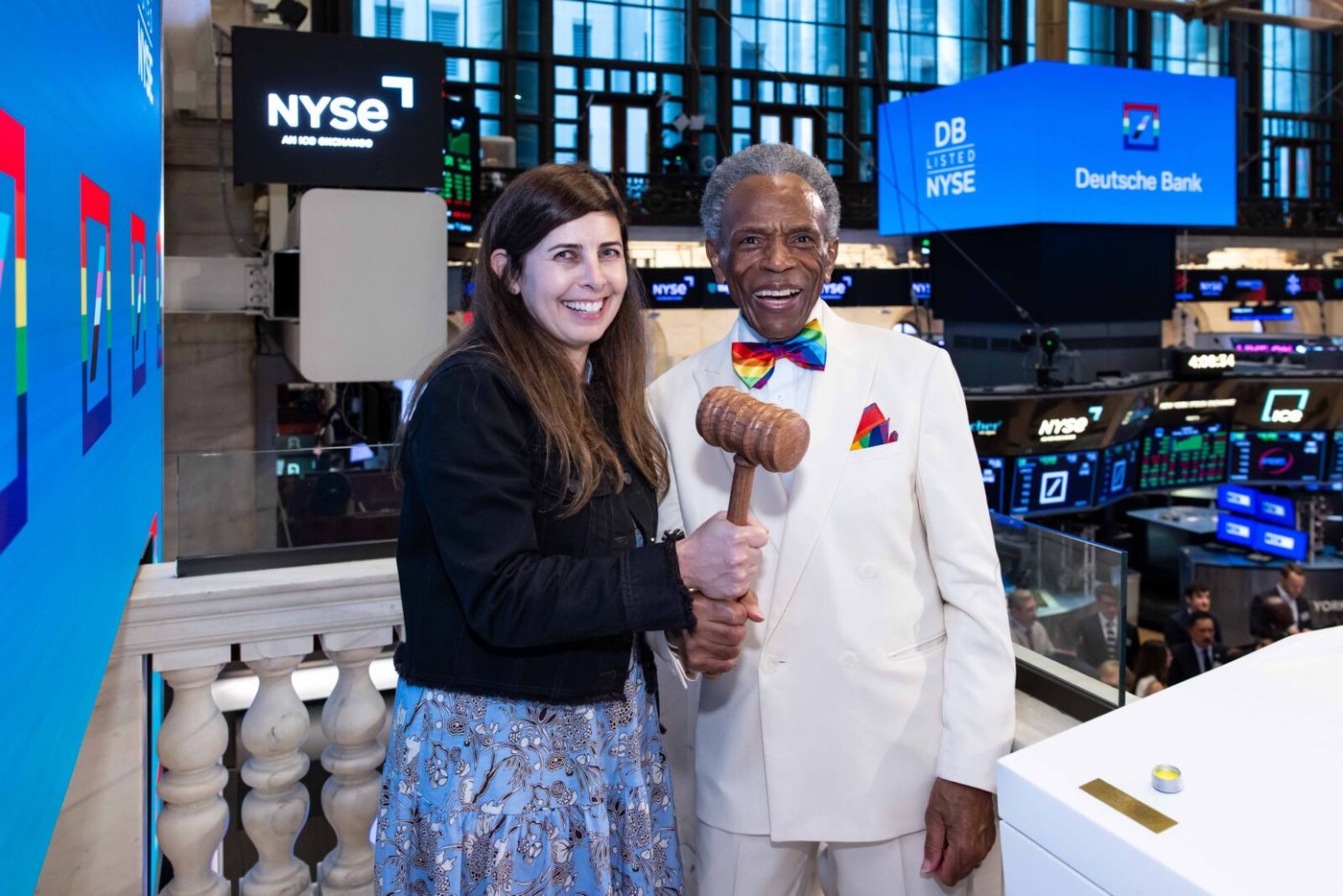 Photos: André De Shields Rings New York Stock Exchange Closing Bell Image