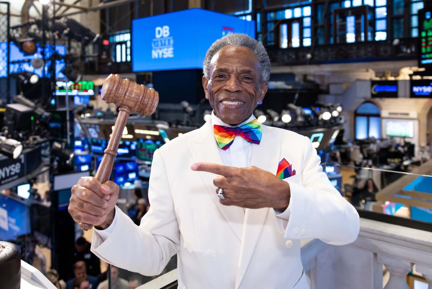 Photos: André De Shields Rings New York Stock Exchange Closing Bell Image