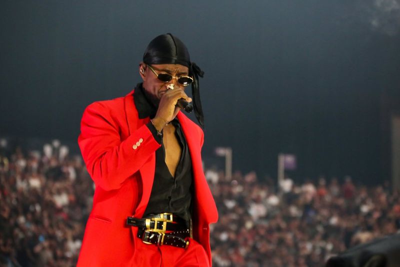 Review: THE R&B TOUR - STARRING USHER RAYMOND & CHRIS BROWN at U.S. Bank Stadium Image