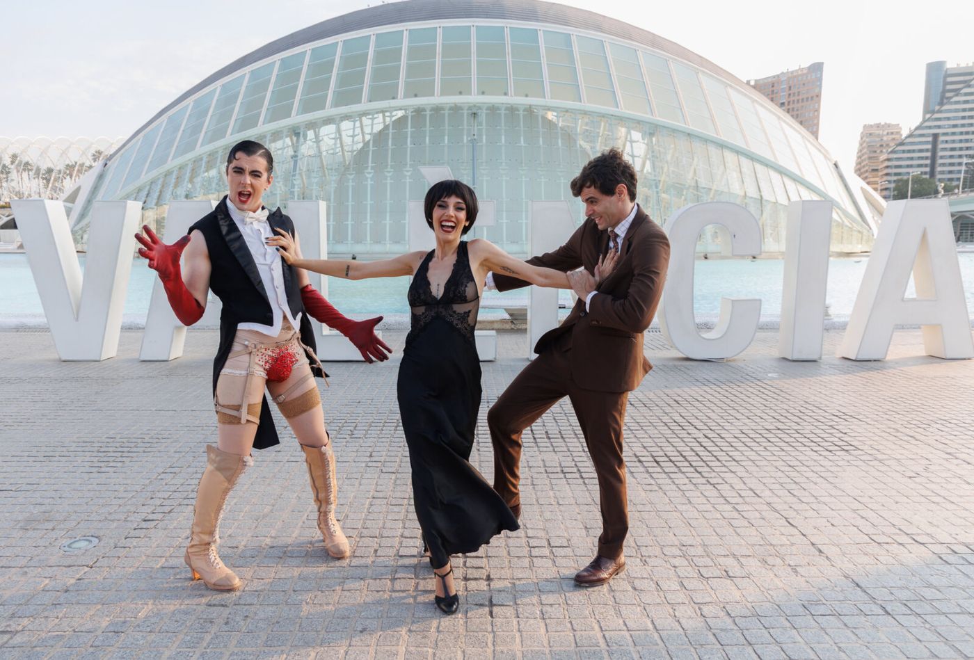 PHOTOS: Los protagonistas de CABARET llegan a Valencia Image