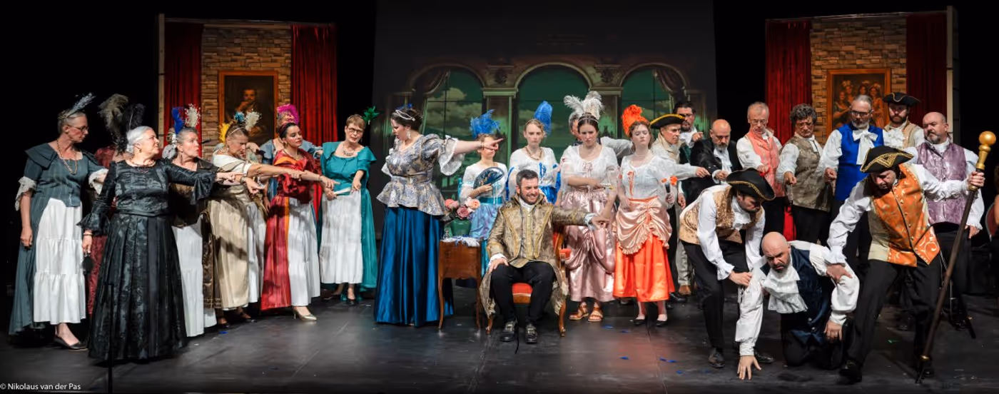 Review: LA PéRICHOLE at European Theatre Club - Comédie Royale Claude Volter Image