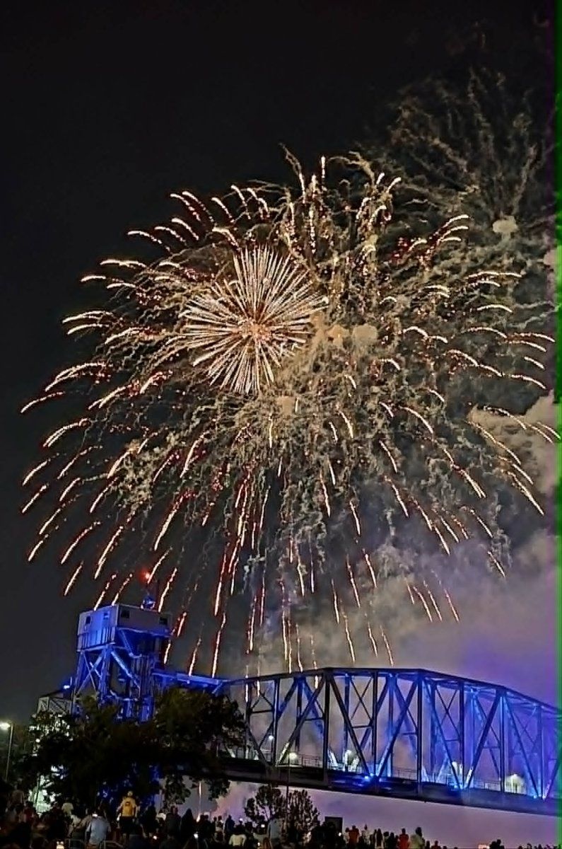Review: 42ND ANNUAL POPS ON THE RIVER at First Security Amphitheater in Little Rock Image