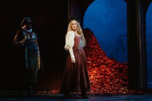 Jennifer Nettles @ BroadwayWorld Jennifer Nettles Photo