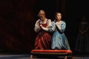 Jennifer Nettles and Naomi Serrano @ BroadwayWorld Jennifer Nettles and Naomi Serrano Photo