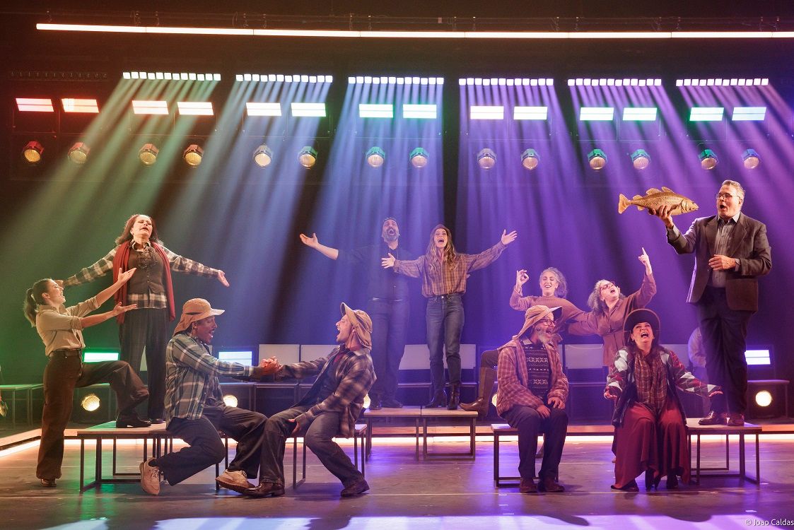 VINDOS DE LONGE (Come From Away) Lands at Teatro Ruth Escobar, With Heart, Humor, and Hope Image