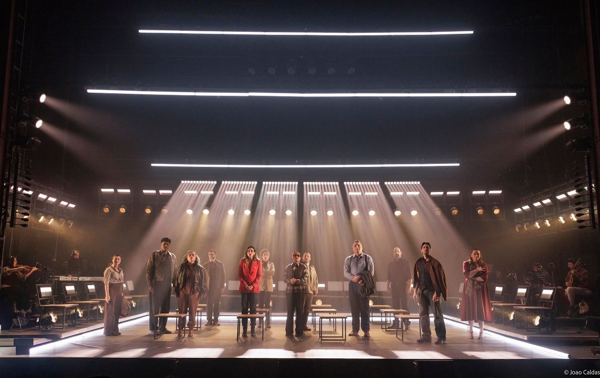VINDOS DE LONGE (Come From Away) Lands at Teatro Ruth Escobar, With Heart, Humor, and Hope Image