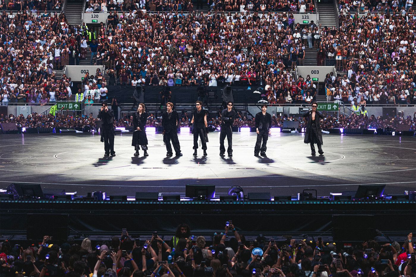Photos: Inside BTS WORLD TOUR ARIRANG at London's Tottenham Hotspur Stadium Image