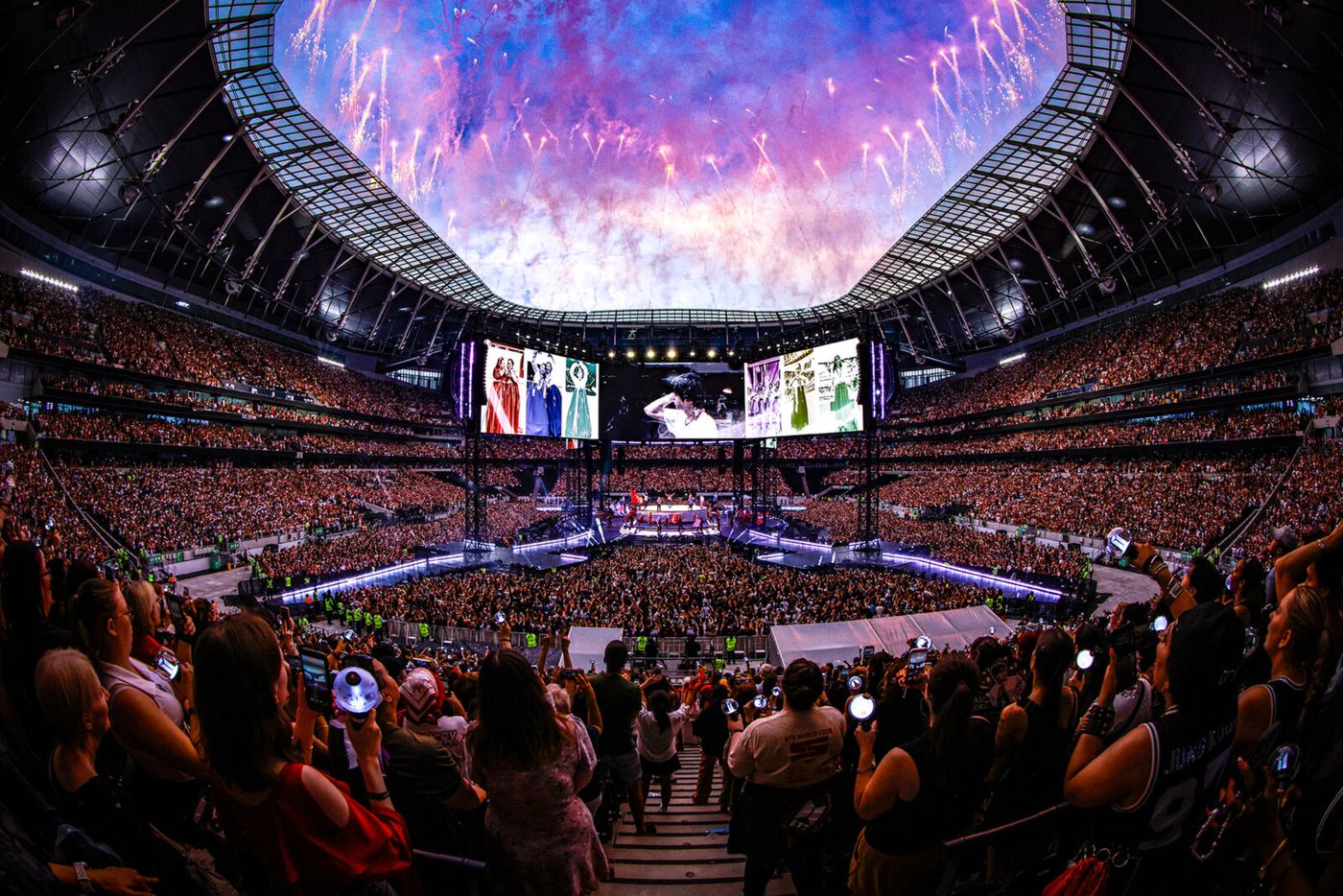 Photos: Inside BTS WORLD TOUR ARIRANG at London's Tottenham Hotspur Stadium Image