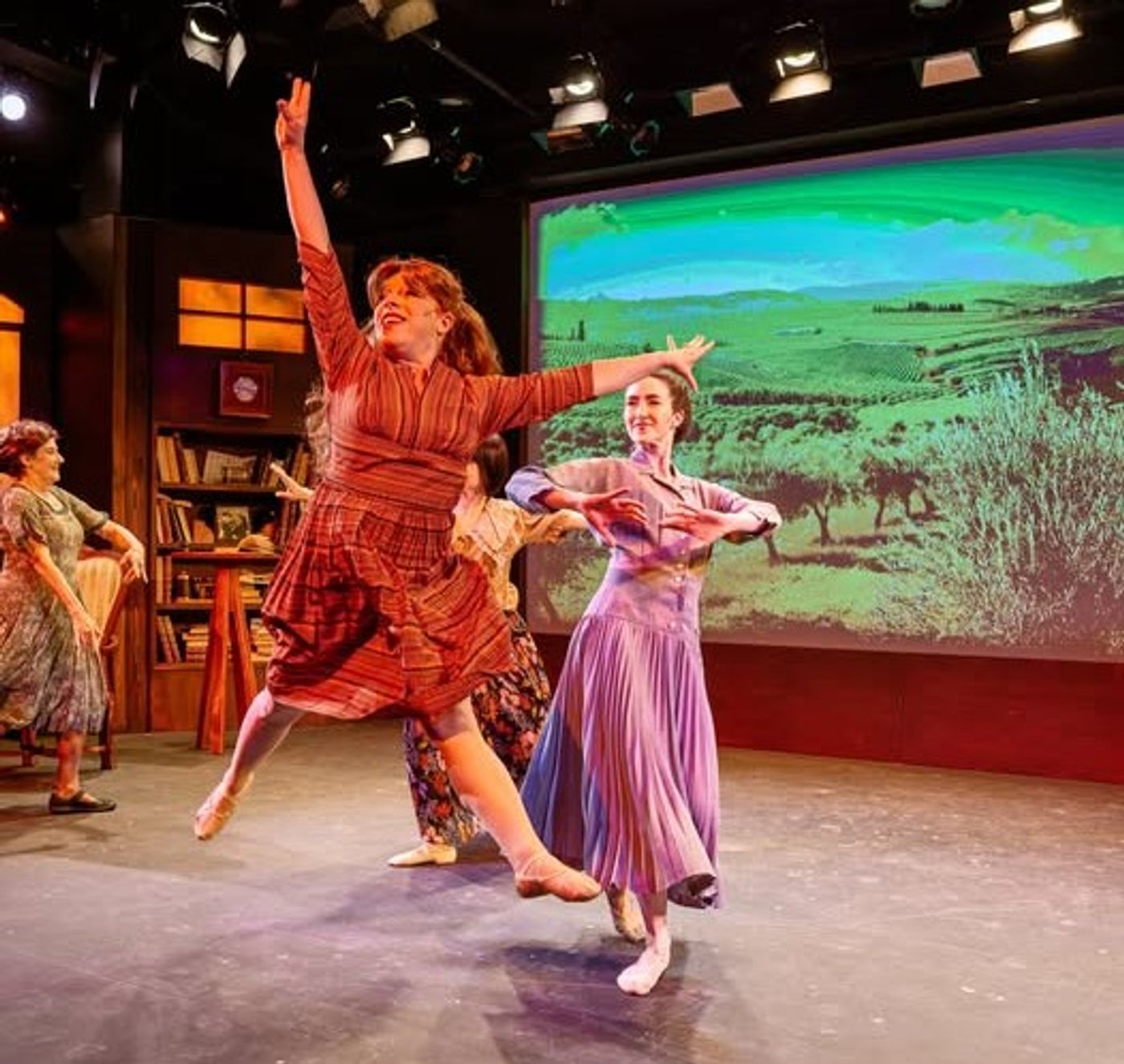 Review: World Premiere E=MC² EINSTEIN THE MUSICAL Often Trades Depth for Silly Songs Image