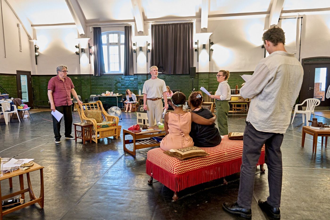 Photos: Alan Ayckbourn’s HOW THE OTHER HALF LOVES in Rehearsal Image
