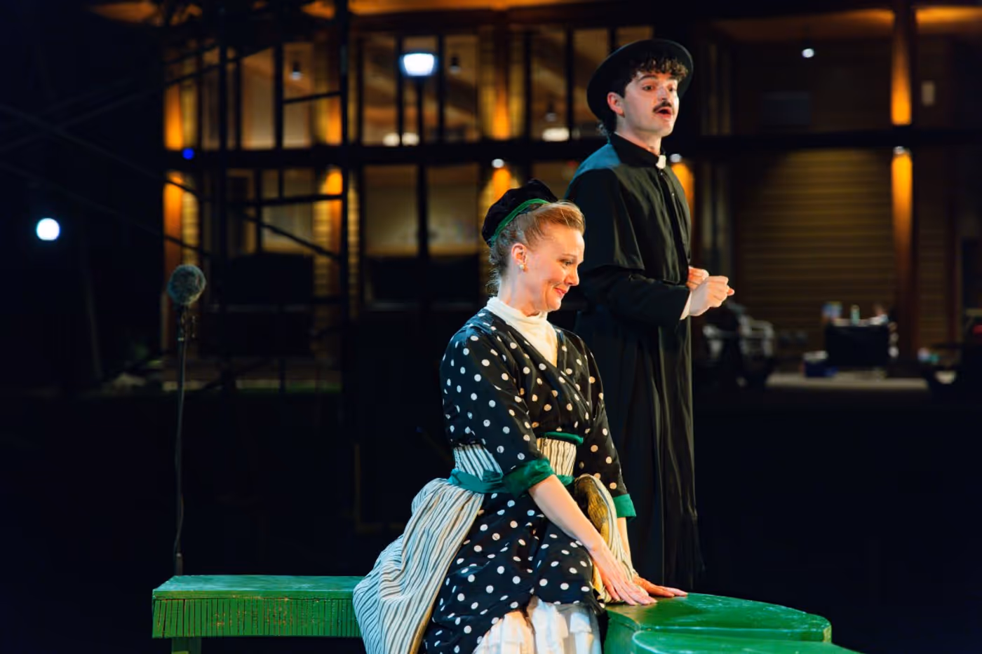 Review: THE IMPORTANCE OF BEING EARNEST at Oak Park Festival Theatre, Oak Park IL Image