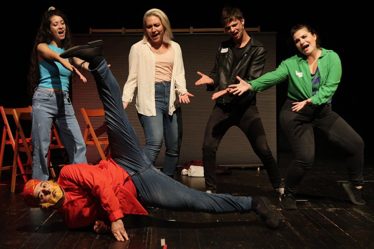 Review: TUTTO FA BROAD-WAY al PICCOLO TEATRO GARBATELLA Image