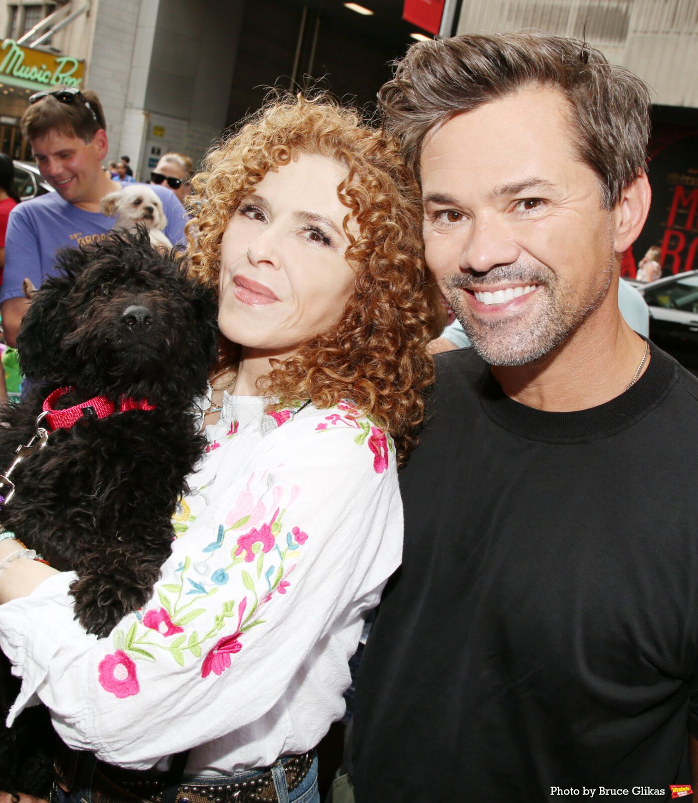 Photos: Bernadette Peters & Andrew Rannells Host 28th Annual Broadway Barks Image