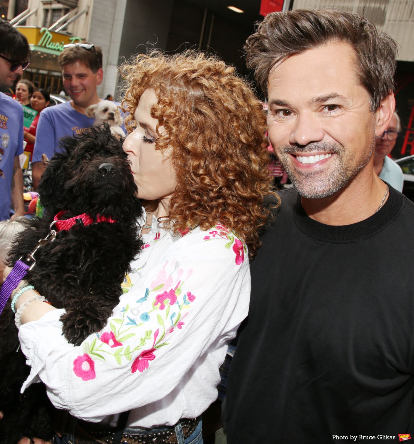 Photos: Bernadette Peters & Andrew Rannells Host 28th Annual Broadway Barks Image